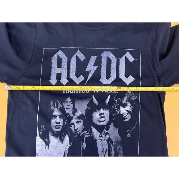 New without Tag ACDC Vintage-Style Graphic Band Tee Shirt Rock Tour - Picture 5 of 5